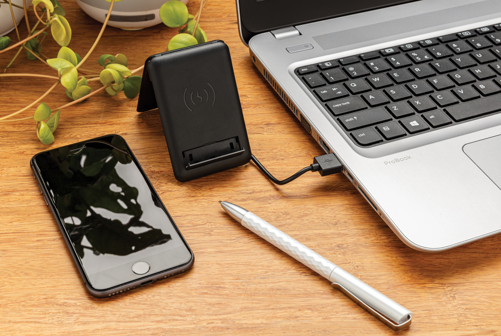 Multifunctional 5W wireless charging travel card
